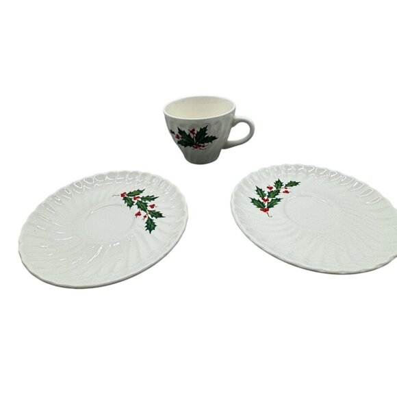 Vintage Christmas Holly berry Cup & 2 Saucer Set - Ceramic Tableware READ - Picture 1 of 12